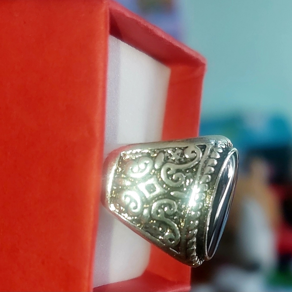 Silver Ornate Ring with Black Stone - Picture 9 of 11